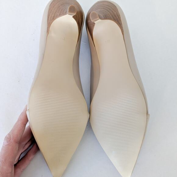 NWOT Talbots Beige pumps, size 7 - Picture 4 of 4
